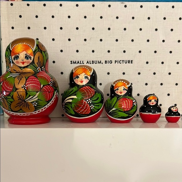 Russian Nesting Dolls - Black and Red - Picture 1 of 4